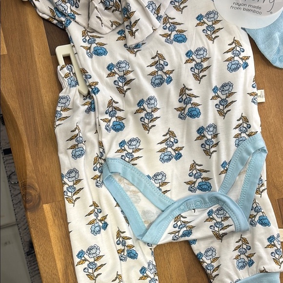 Milkberry Baby Floral Outfit Set - Picture 7 of 10